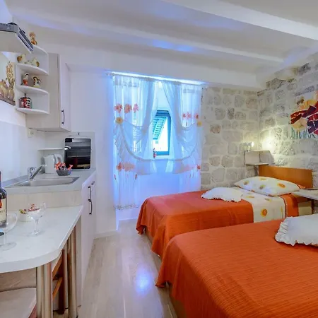 Πανσιόν Stradun 3*